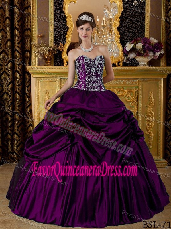 Purple Ball Gown Taffeta Embroidery Quinceanera Gowns with Sweetheart