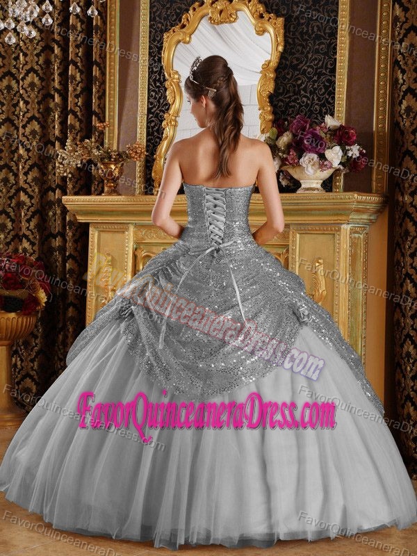 Grey Sweetheart Sequined and Tulle Quince Dresses with Handle Flowers