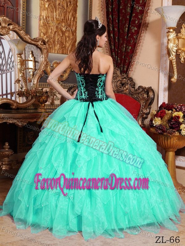 Apple Green Ball Gown Organza Sweet 15 Dresses with Embroidery and Beadings