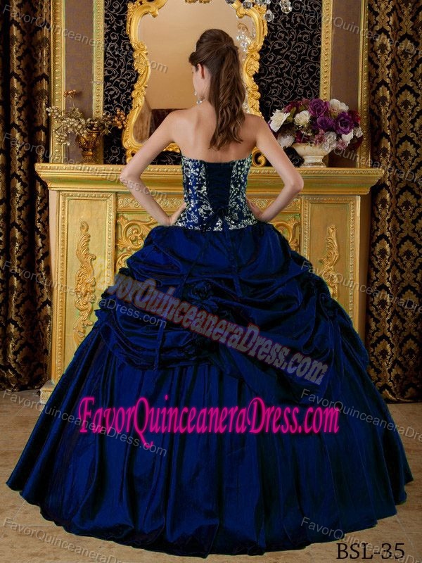 Taffeta Embroidery Sweetheart Royal Blue Quinceaneras Dress with Beading