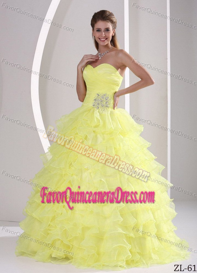 Yellow Sweetheart Ruched Quinceaner Gowns with Appliques and Ruffled Layers