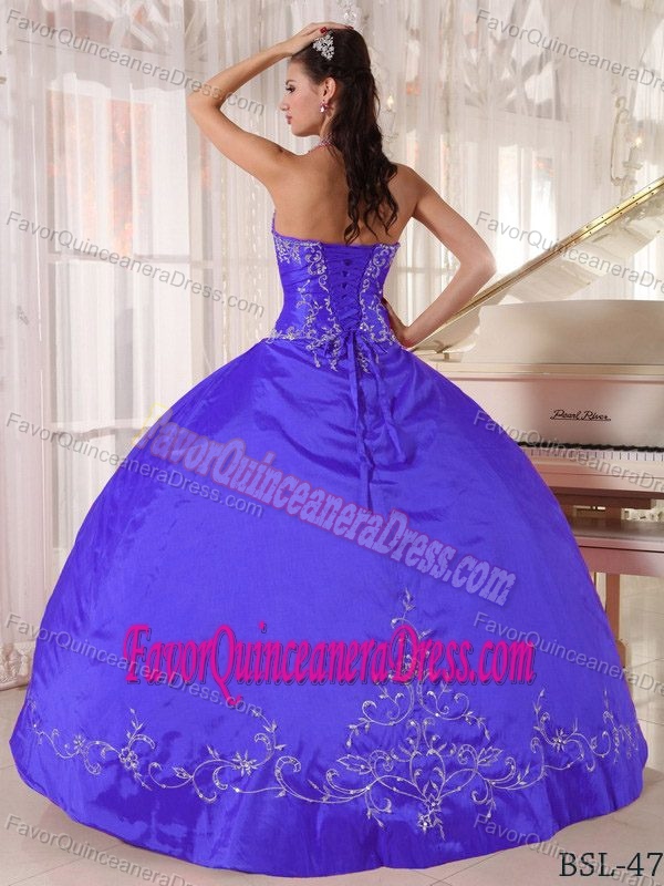 Halter-top Ball Gown Dresses for Quince with Beads and Appliques in Blue