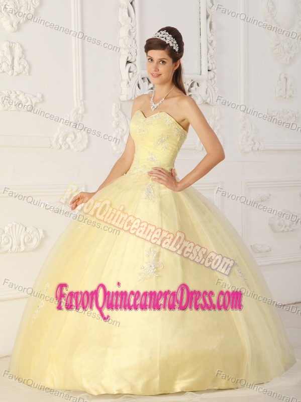 Cheap Baby Yellow Quinceanera Gowns in Ball Gown with White Appliques