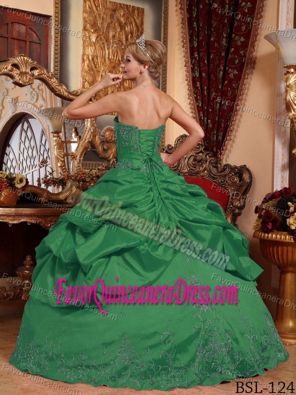 Dark Green Taffeta Beaded Fabulous Quinceanera Gowns with Embroidery