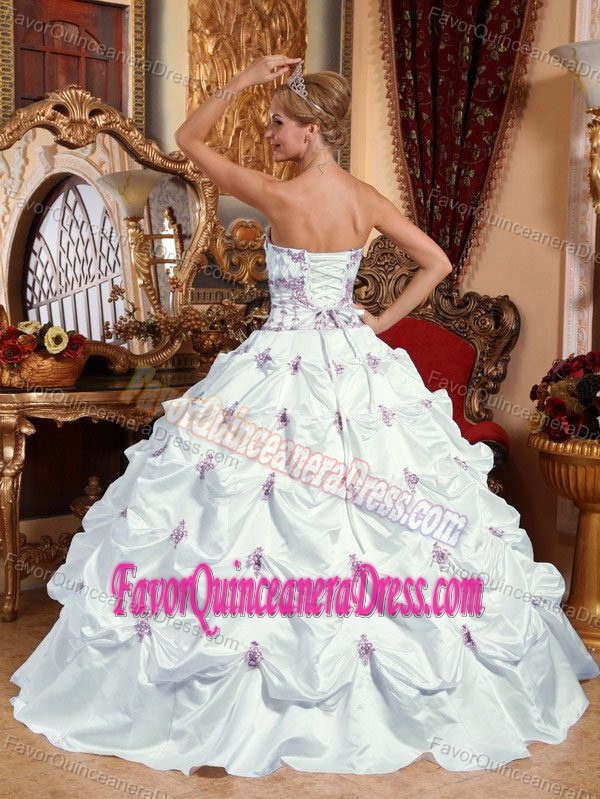 Attractive White Sleeveless Taffeta Long Dresses for Quince with Appliques