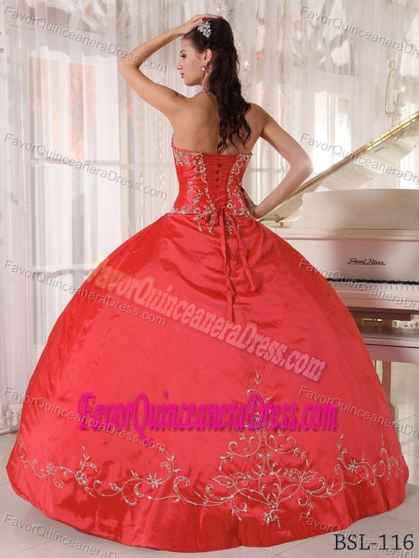 Special Red Halter Top Sweet Sixteen Dresses in Taffeta with Appliques