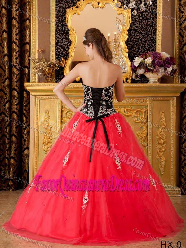 Noble Black and Red Sweetheart Tulle Quince Dresses with Appliques