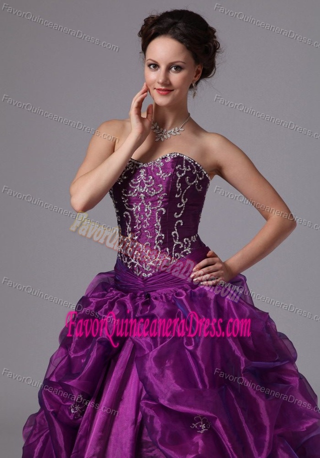 Vintage Bubbled Skirt Sweet 16 Dresses with Sweetheart Neckline and Embroidery