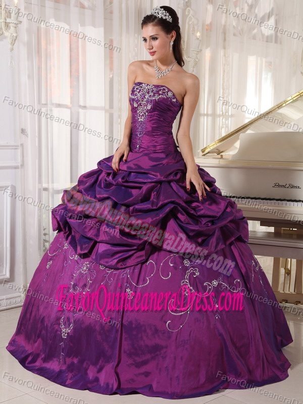 Strapless Neckline Voguish Dresses for Quince with Pick-ups and Embroidery