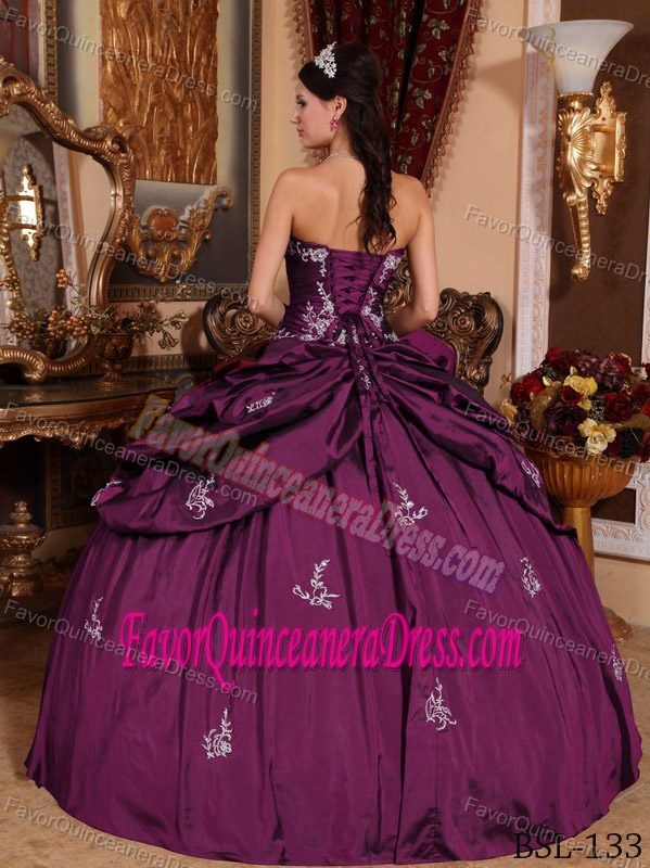 Sweetheart Neck Embroidery Appliques Sassy Sweet 15 Dresses by Taffeta Fabric