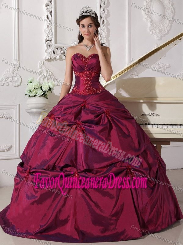 Burgundy Sweetheart Taffeta Appliqued Quince Dresses with Pick-ups