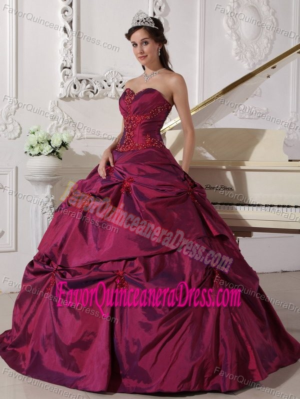 Burgundy Sweetheart Taffeta Appliqued Quince Dresses with Pick-ups
