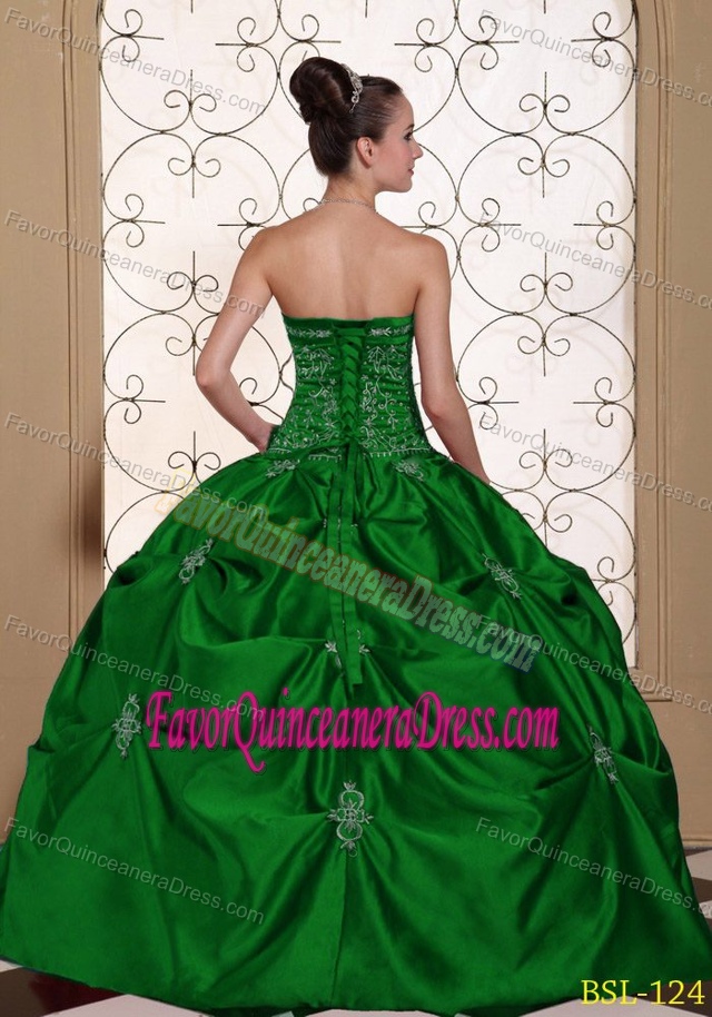 Sweetheart Hunter Green Taffeta Quinceanera Dress with Pick-ups and Appliques