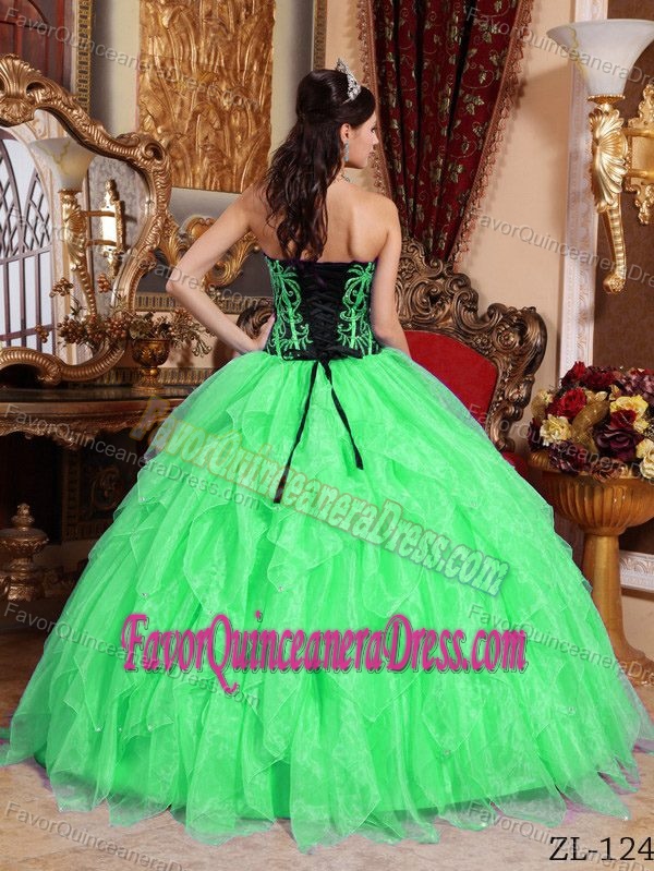 Beaded Sweetheart Spring Green Organza Dresses for Quince with Embroidery