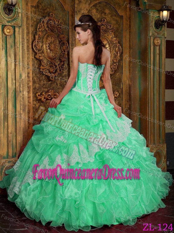 Elegant Apple Green Strapless Ruffled Organza Quinceanera Dress with Appliques