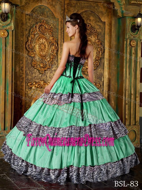 Luxurious Sweetheart Dress for Quinceaneras with Zebra Ruffles in Satin