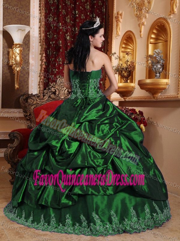 2013 Hunter Green Dress for Quinceaneras in Taffeta with Appliques