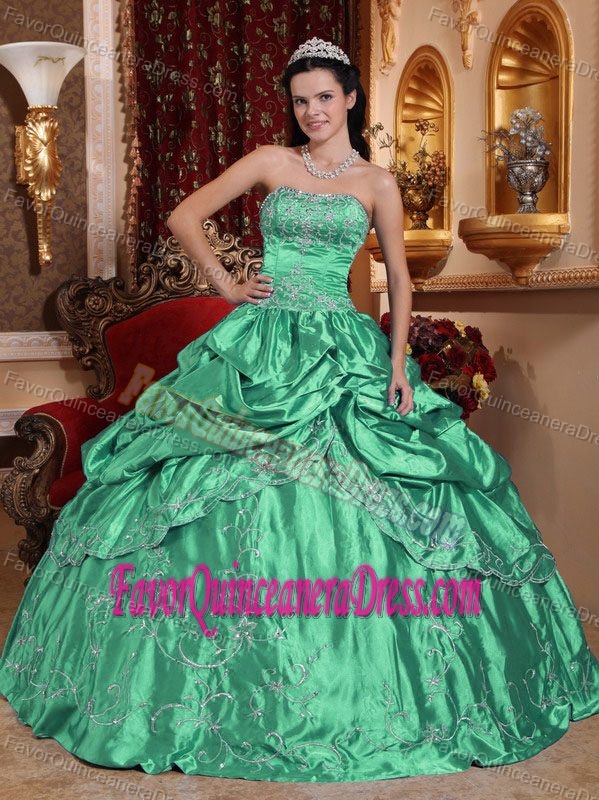 Embroidery Ball Gown Green Dress for Quinceanera with Bead and Pick-up