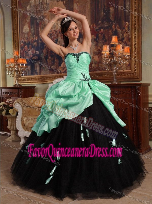 Apple Green and Black Ball Gown Sweet 16 Dress with Pick-up and Applique