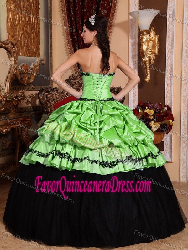 Ball Gown Strapless Taffeta Appliqued Sweet 15 Dresses with Pick-ups