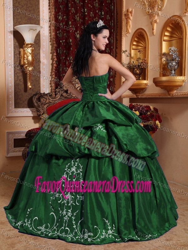 Modest Green Taffeta Quinceaneras Dress with Embroidery and Pick-ups