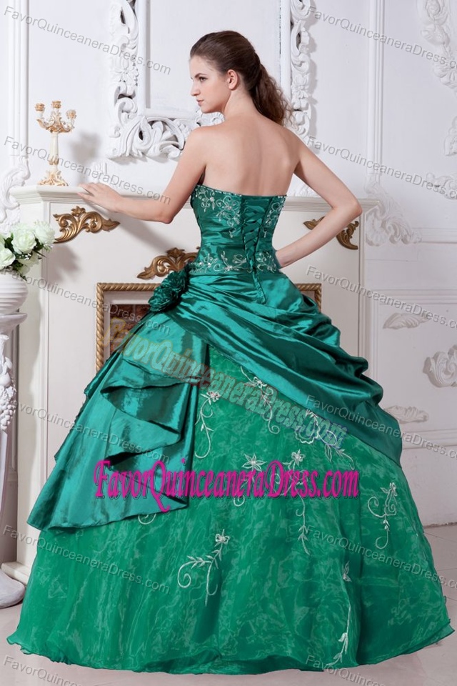 Latest Green Long Quince Dresses with Embroidery in Taffeta and Organza