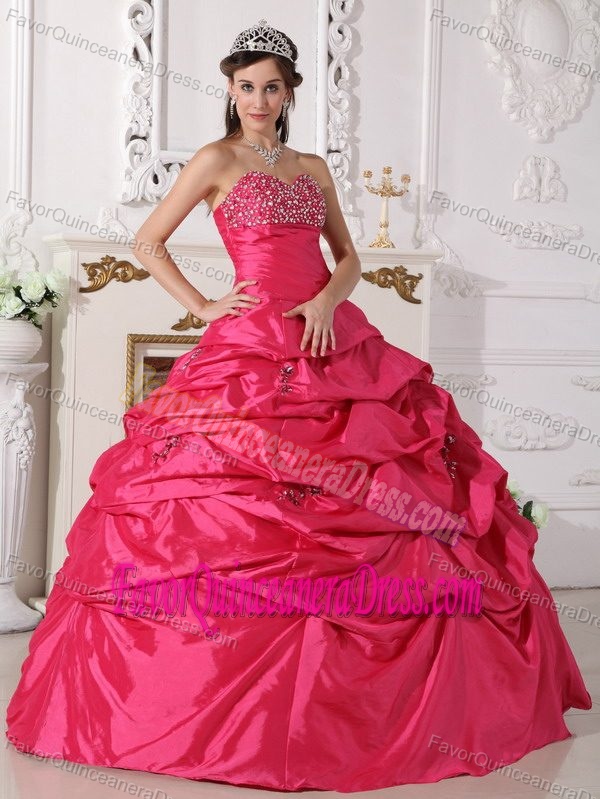Sweetheart Floor-length Coral Red Ball Gown Beaded Quinces Dresses in Taffeta