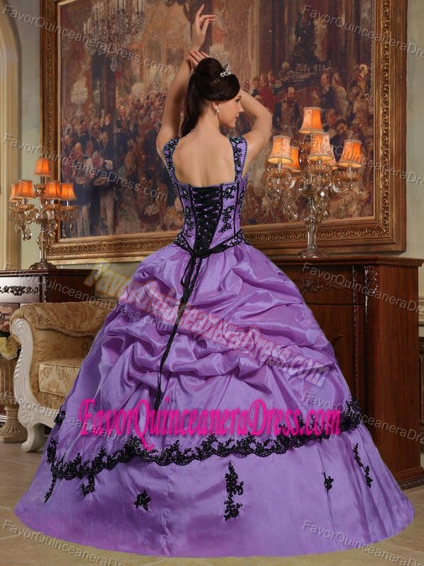 Straps Purple Ball Gown Dresses for Quinceanera with Black Appliques