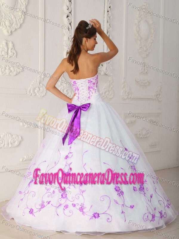 Dreamy White Ball Gown Quinces Dresses in Organza Satin with Embroidery