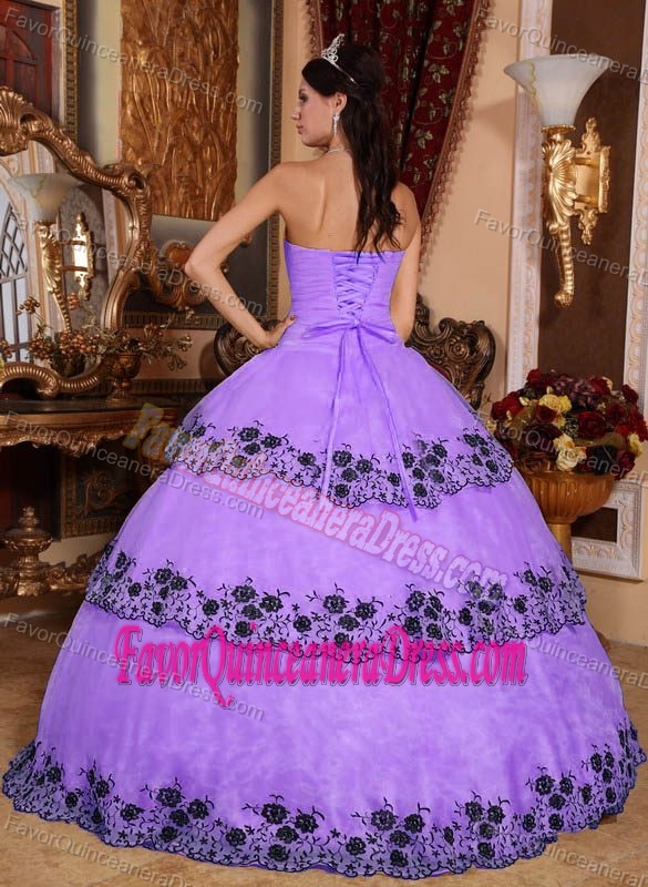 Memorable Lavender Organza Ball Gown Sweet Sixteen Dress with Embroidery