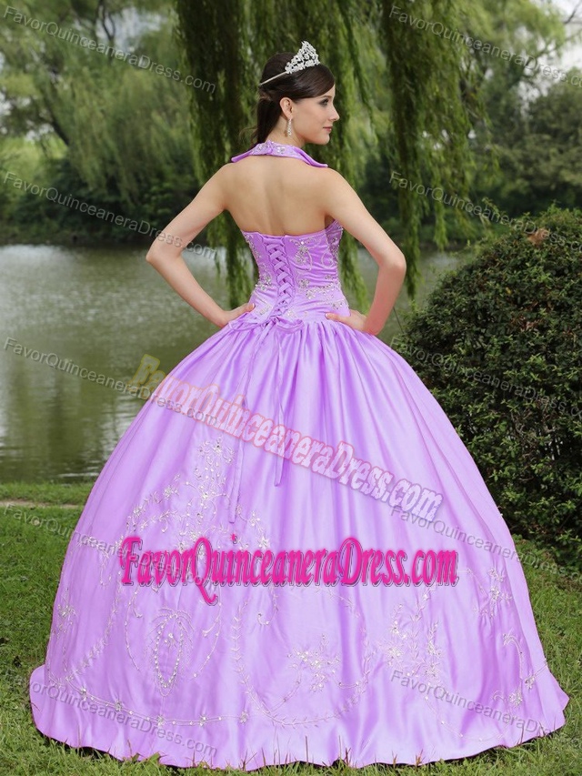 New Style Halter Lilac Satin Long Sweet Sixteen Dresses with Embroidery