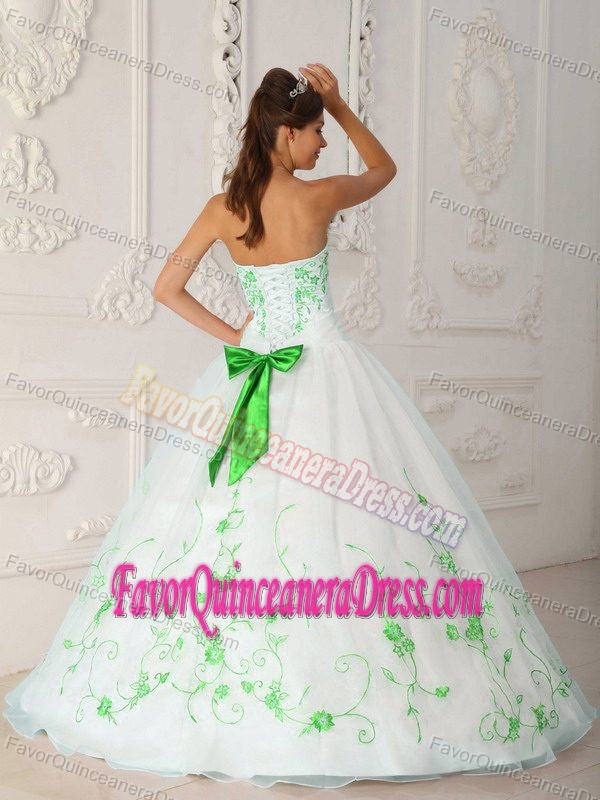 Pretty White Organza Quinceanera Dress with Strapless and Embroidery