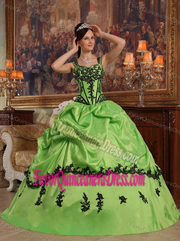 Cheap Lime Green Straps Beaded Taffeta Quinceanera Dress with Appliques