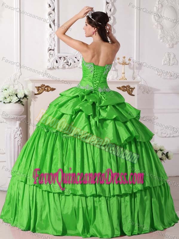 Taffeta Sweetheart Spring Green Ruched Dresses for Quince with Beadings