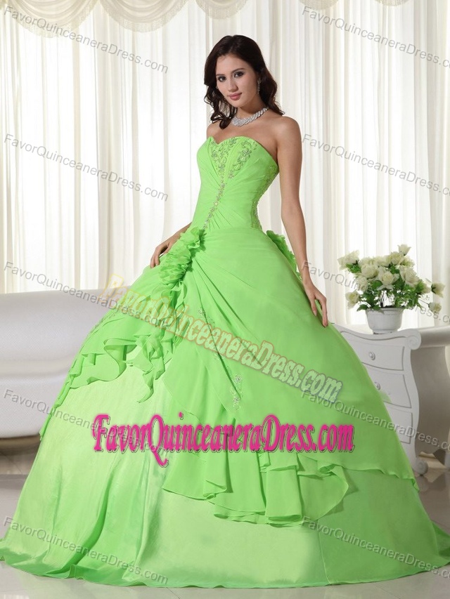 Vintage-Inspired Chiffon Spring Green Sweetheart Quinceanera Gown Beaded