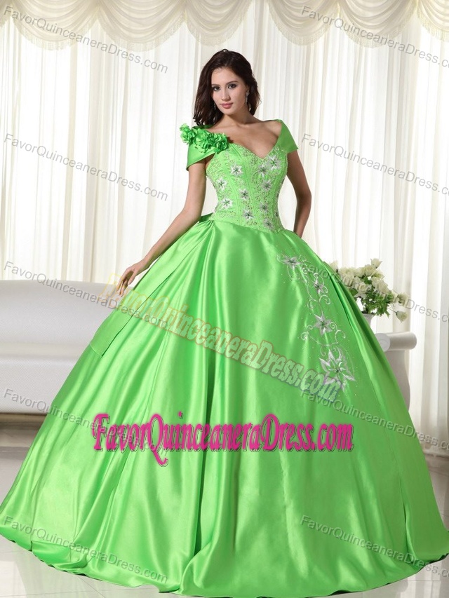 Off the Shoulder Spring Green Taffeta Embroidery Sweet 16 Quince Dresses
