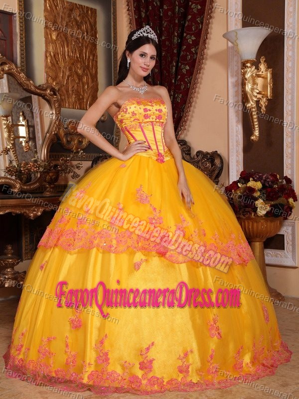 Noble Yellow Strapless Floor-length Organza Quinceanera Dresses with Appliques