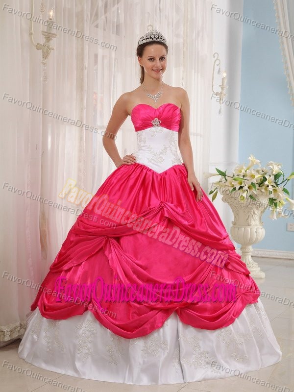 Coral Red and White Sweetheart Taffeta Quinceanera Dresses with Embroideries
