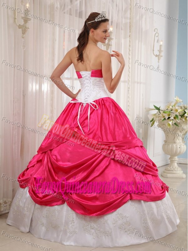 Coral Red and White Sweetheart Taffeta Quinceanera Dresses with Embroideries
