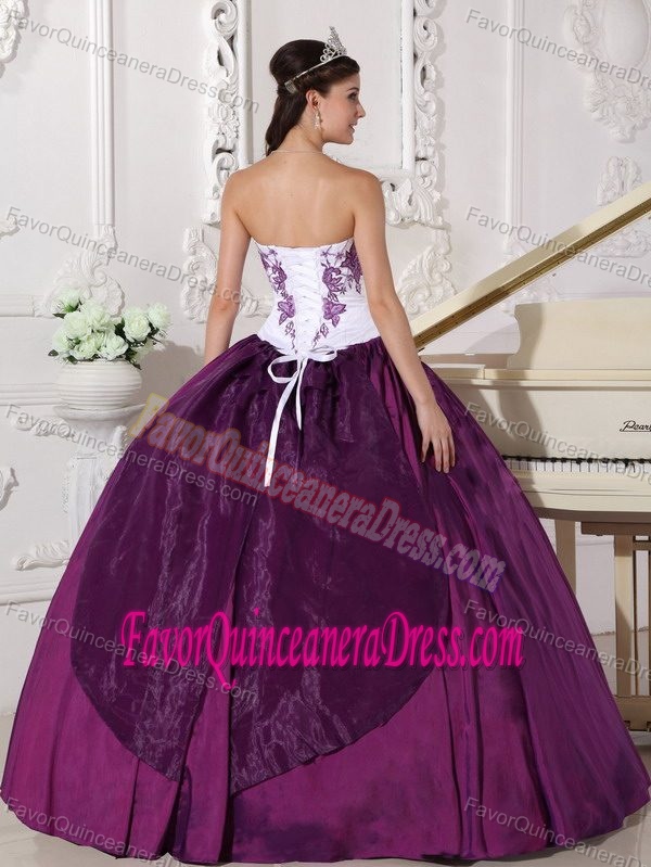 New Style White and Purple Sweet Sixteen Dress with Embroidery in Taffeta