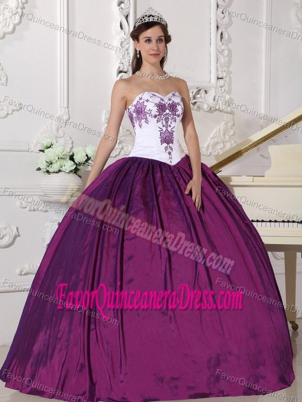 New Style White and Purple Sweet Sixteen Dress with Embroidery in Taffeta