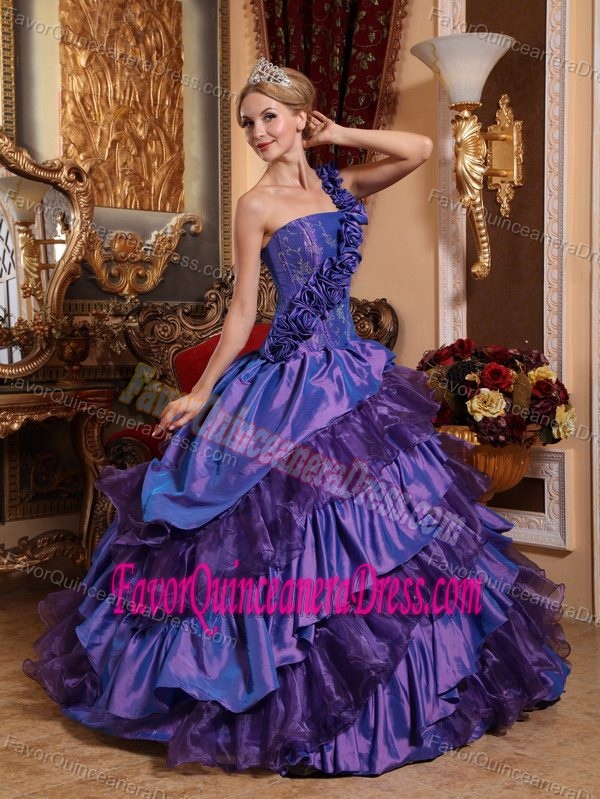Elegant Single Shoulder Purple Quinceanera Gowns with Flowers and Ruffles