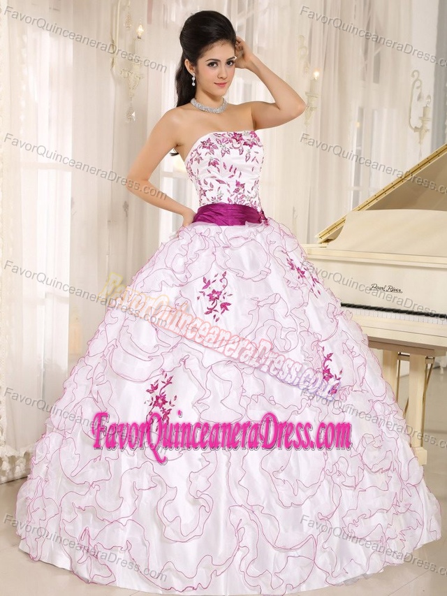New Style White Organza Quinceanera Gowns with Embroidery and Ruffles