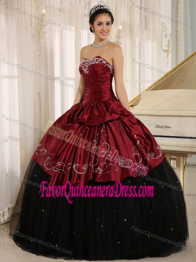 Elegant Black and Wine Red Quinceanera Gowns with Embroidery in Taffeta