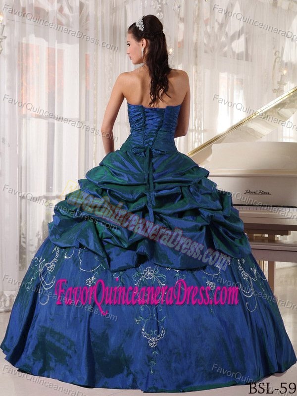 Embroidery Beaded Strapless Floor-length Quinceanera Dress in Taffeta