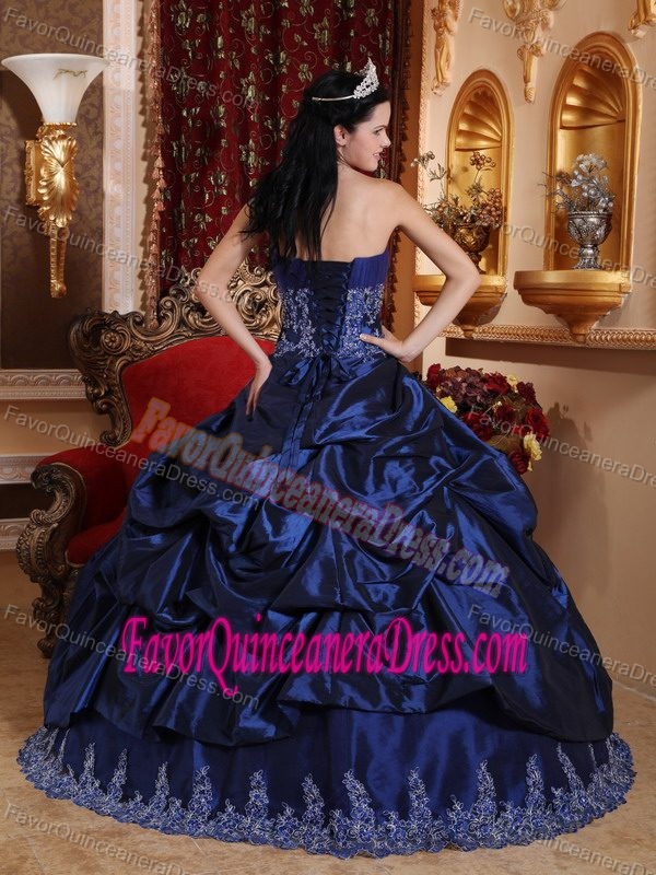 Sweetheart Floor-length Taffeta Appliqued Quinceanera Gown in Navy Blue