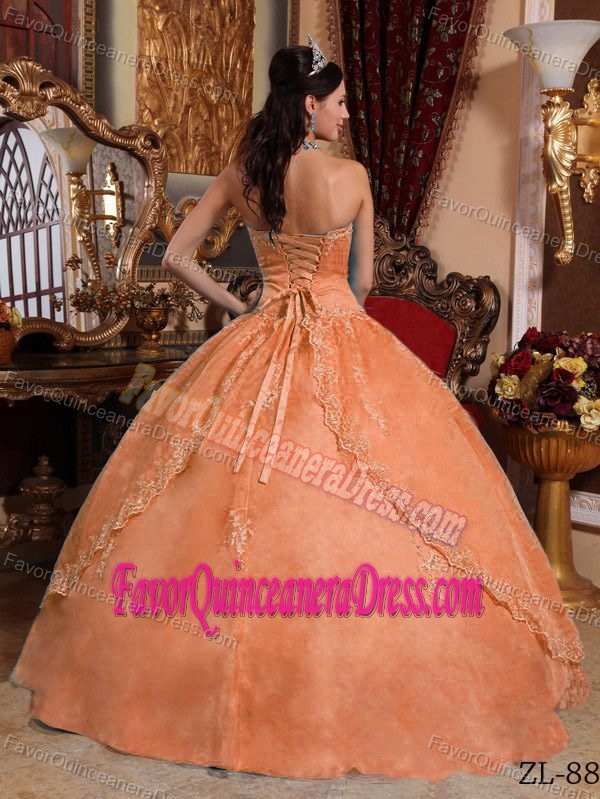 Elegant Ball Gown Strapless Quinceanera Dress with Appliques and Beading