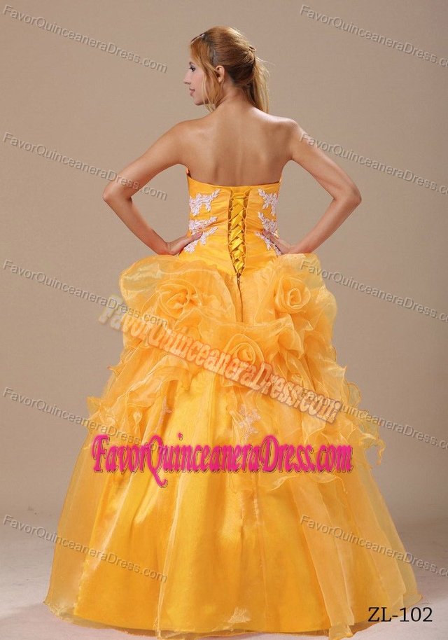 Latest Organza Yellow Quinceanera Dress with Flowers and Appliques