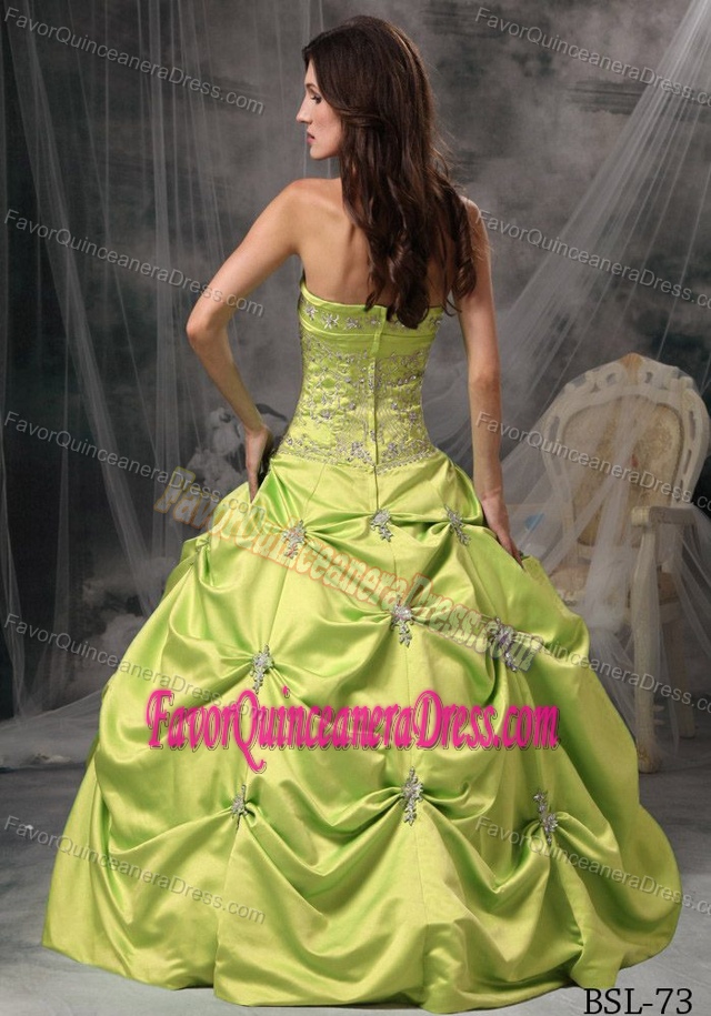 Lovely Yellow Green Taffeta Quinceanera Gown Dresses with Beading