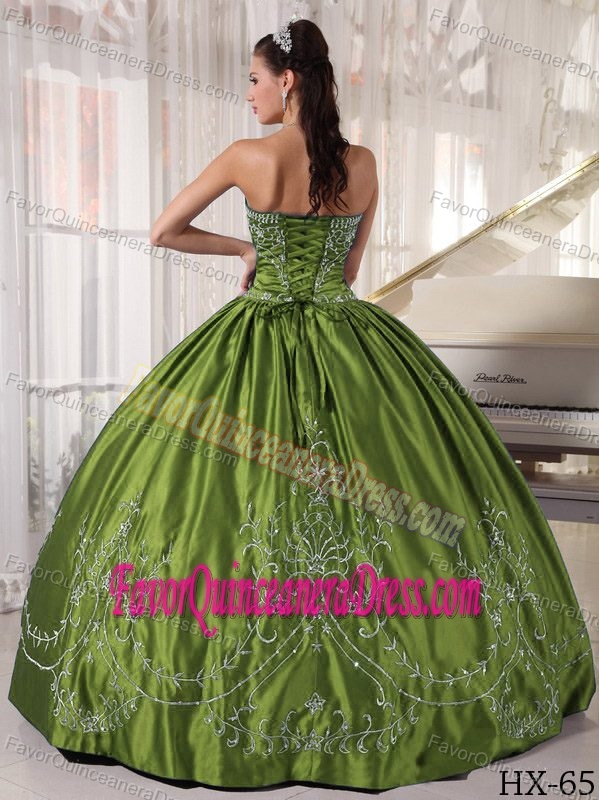 Affordable Green Satin Ball Gown Dresses for Quince with Embroidery